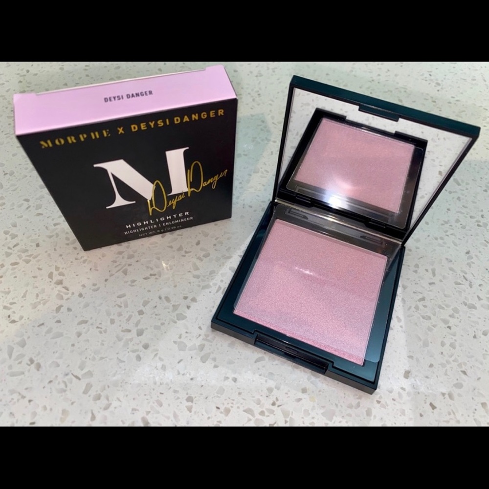 Morphe X Deysi Danger Highlighter